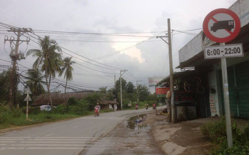 Xe cho go gay tai nan: Cu ba om chau chay thoat than-Hinh-5