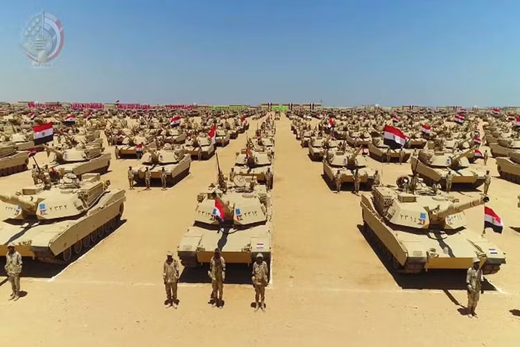 Hiện tại, Quân đội Ai Cập có 34 xe tăng T-80U, 500 T-62 và 1.100 chiếc M1A1 Abrams, 840 chiếc T-54/55, 260 chiếc Ramíp II, 300 chiếc M60A1 và 850 chiếc M60A3 cũ của Mỹ.