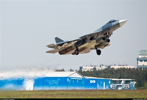 RVV-BD cho phép Su-57 tấn công các mục tiêu bay quan trọng, kể cả máy bay siêu thanh mà không phải bay vào khu vực sát thương của phòng không đối phương, cũng như có lợi thế trong các tình huống không chiến. Để có được tầm hoạt động lên tới 200km, tên lửa RVV-BD được thiết kế với động cơ đẩy 2 tầng nhiên liệu rắn.