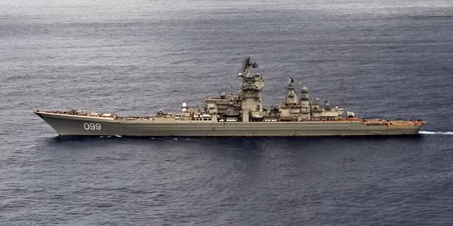 Tuan duong ham hat nhan Nga vao nha may sua chua