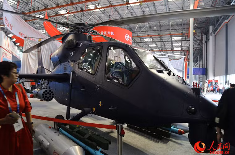 Sự xuất hiện của trực thăng tấn công WZ-19E đã ngay lập tức thu hút sự chú ý của khách thăm quan và báo chí thế giới.