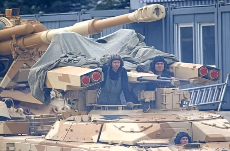 Tháp pháo nhìn như vũ khí tương lai của xe chiến đấu hỗ trợ tăng Teminator 2.