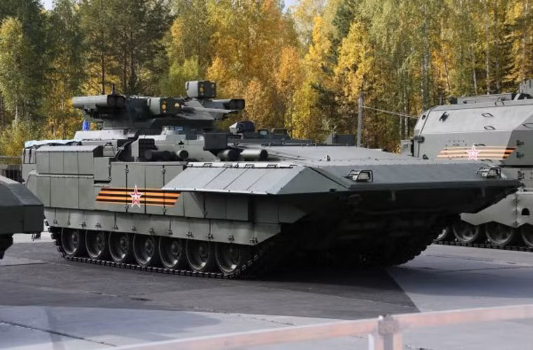 Xe chiến đấu bộ binh hạng nặng T-15 Armata lần đầu xuất hiện tại RAE.