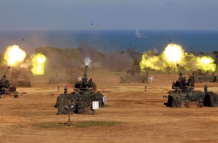 M110 203mm được xem là khẩu pháo cỡ nòng lớn nhất của Quân đội Đài Loan hiện tại. Với nòng pháo 203mm M201A1, pháo đạt tầm bắn từ 16,8-25km với đạn tiêu chuẩn và 30km với đạn tăng tầm.