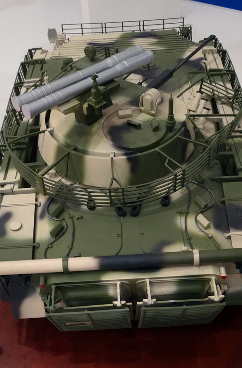 Kiểu giáp lồng này được đánh giá là tăng cường đáng kể khả năng chống lại đạn lựu chống tăng kiểu RPG. Một trong những loại vũ khí xuyên giáp đáng sợ nhất trên thế giới cũng do chính Liên Xô (Nga) phát triển.