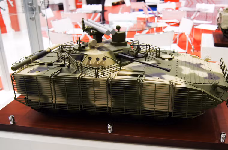 Xe chiến đấu bộ binh BMP-2 sau hiện đại hóa theo chuẩn BMP-2M Berezhok sẽ có thay đổi đáng kể về ngoại hình với việc bổ sung hệ thống giáp lồng bao quanh thân xe và tháp pháo.