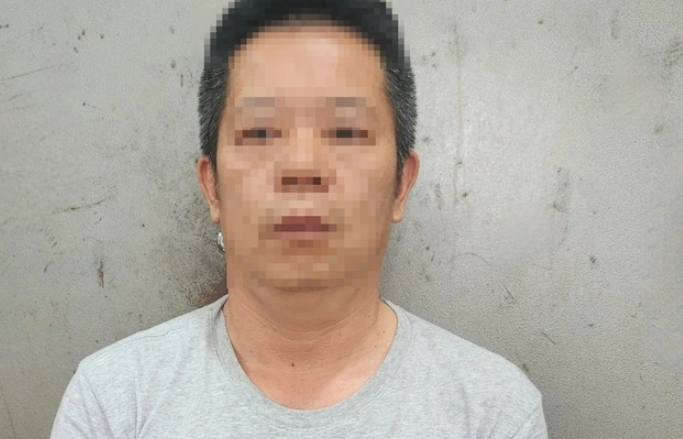  Mượn tên em trai để trốn truy nã suốt 22 năm: Ngày 25/5, Công an TP Đà Lạt, tỉnh Lâm Đồng đã bắt và di lý Trương Huỳnh Phú (50 tuổi) từ H.Duy Xuyên (Quảng Nam) về Đà Lạt để tiếp tục làm hồ sơ thi hành án sau một thời gian dài trốn truy nã. Phú sử dụng CMND của em trai để mua 1 lô đất tại huyện Duy Xuyên (Quảng Nam). Đến năm 2016, Phú tiếp tục sử dụng CMND của em trai để đăng ký kết hôn với chị T. và có một con chung (đến nay được 8 tuổi).