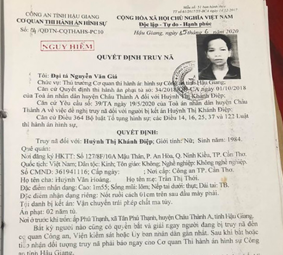  Nữ bị can trốn truy nã 5 năm dưới vỏ bọc hoàn hảo: Ngày 20/5, Công an huyện Triệu Phong (Quảng Trị) thông tin, Công an xã Triệu Long vừa bắt giữ Hoàng Thị Khánh Điệp (SN 1984), bị truy nã vì vận chuyển ma túy Gần hết thời gian hoãn THA, Điệp ôm con trốn khỏi địa phương. Sau khi trốn, Điệp lập gia đình cùng anh Đ.M.D. (ngụ thôn An Định, xã Triệu Long) và cùng anh D. về quê sinh sống. Điệp lên mạng tìm mua giấy khai sinh, thẻ CCCD giả. Điệp làm nghề bán đồ ăn vặt và nước uống, thường xuyên đi làm sớm và tối muộn mới về, không giao tiếp với hàng xóm và luôn tỏ ra ngờ nghệch khi tiếp xúc với người lạ. 