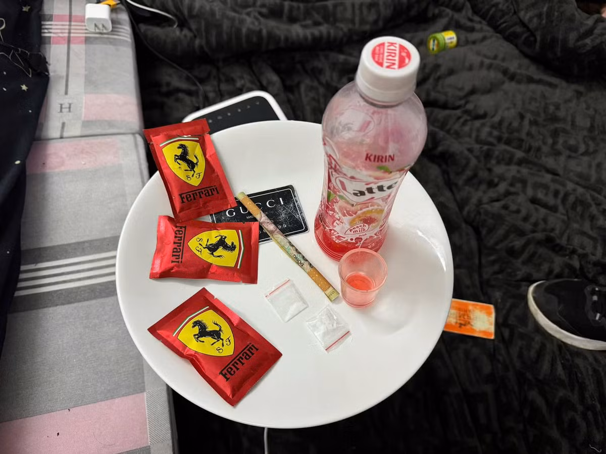 Bí mật bên trong căn nhà riêng có hệ thống cửa kiên cố - Hình 2 Bi mat ben trong can nha rieng co he thong cua kien co-Hinh-2