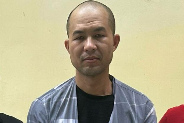 Làm việc với cơ quan công an, Đinh Xuân Sáng khai, mục đích anh ta mang súng đi tìm nhóm chị H. là để đe dọa. Khi thấy đối phương bỏ chạy, Sáng nổ súng và không biết đã bắn trúng ai. Về đến nhà, Sáng nghĩ rằng viên đạn bi sắt sẽ không làm ai thiệt mạng. Tuy nhiên, khi hay tin chị H. tử vong, Sáng vô cùng lo lắng. Hôm sau, anh ta phi tang khẩu súng, để lại ô tô rồi bỏ trốn. "Giờ đây tôi rất ân hận, mong được gia đình nạn nhân tha thứ, được pháp luật khoan hồng", Sáng nói với điều tra viên. 