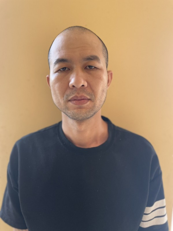 Theo cơ quan điều tra, trong quá trình trốn chạy suốt hàng nghìn km, Sáng luôn thủ vũ khí trong người. Đến rạng sáng 11/7, lực lượng cảnh sát hình sự bắt giữ thành công Đinh Xuân Sáng khi đối tượng đang trên đường lẩn trốn, chỉ cách vài bước chân là qua biên giới. Thời điểm bị bắt giữ, đối tượng Sáng không kịp phản kháng.