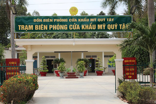 Sau một ngày di chuyển với những thủ đoạn che giấu tung tích rất tinh vi, không hề dừng nghỉ và chỉ ăn uống trên ô tô, nhóm của Sáng cũng đến được Nha Trang. Tại đây, Sáng tiếp tục được Hoàng Văn Hiệp (SN 1983, cùng quê Hà Nam, trú TP Phan Thiết, tỉnh Bình Thuận) hứa giúp trốn ra nước ngoài qua đường tiểu ngạch. Sau khi bàn bạc, chúng chọn nơi vượt biên là khu vực cửa khẩu Mỹ Quý Tây, tỉnh Long An. (Ảnh minh họa, nguồn internet)