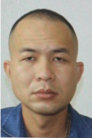 Trong buổi tiệc, Sáng nghe ai đó trong nhóm của H. nói về cái đầu trọc của mình. Lập tức, anh ta cáu gắt: "Trọc đầu do từng phải ngồi tù". Cảm thấy mất vui, Sáng và Quang ra về trước. Tuy nhiên, Sáng bực tức vì cho rằng nhóm của chị H. đùa cợt nên rủ Nguyễn Xuân Đạt (SN 1991, ở quận Hoàn Kiếm) tìm đối phương để đánh nhau. Trước khi đi, Sáng thủ khẩu súng bắn đạn bi sắt lên ô tô rồi chở Quang và Đạt quay lại phường Thượng Thanh để tìm nhóm của chị H.