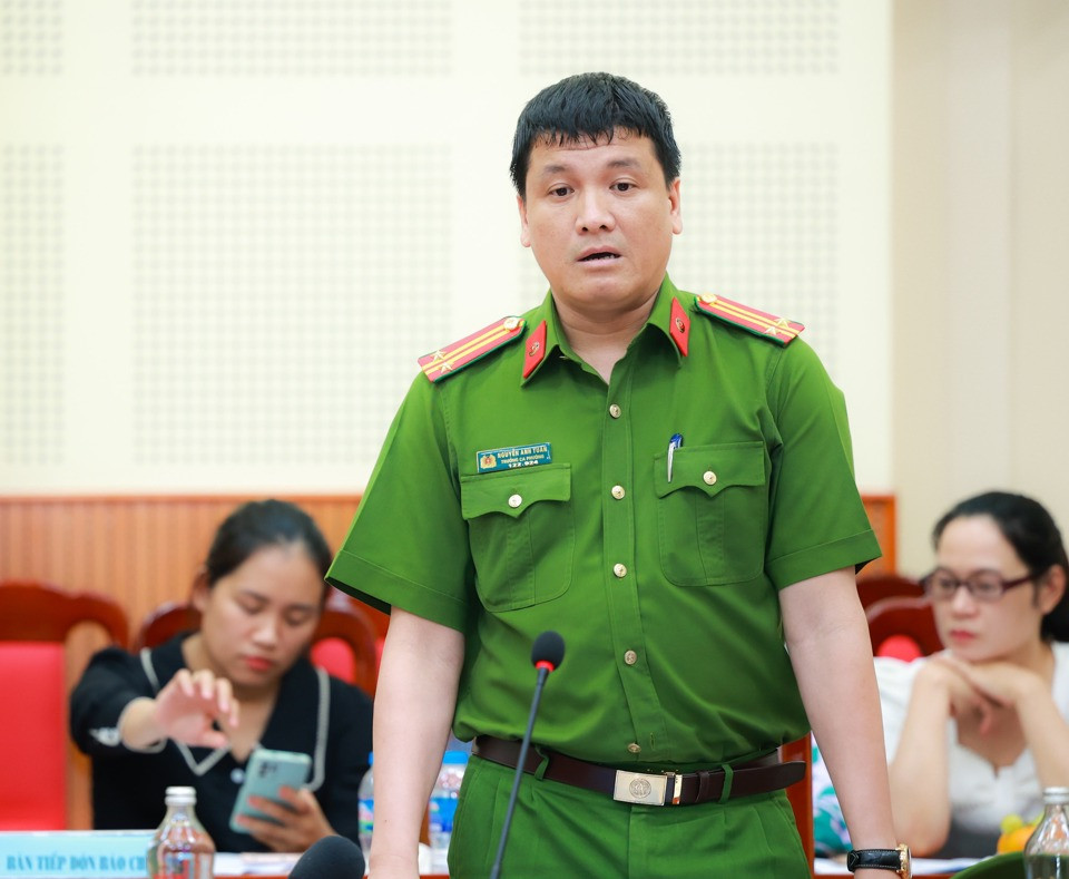 Bằng những nỗ lực, quyết tâm của chỉ huy đơn vị, Công an phường Láng Hạ có những thay đổi, chuyển biến mạnh mẽ, cán bộ, chiến sĩ đơn vị đoàn kết... luôn nằm trong tốp đầu thực hiện các kết quả chỉ tiêu công tác, lề lối làm việc. 