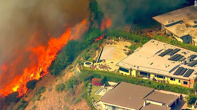 Bo lai biet thu hang trieu USD, nha giau Los Angeles phai chay chay