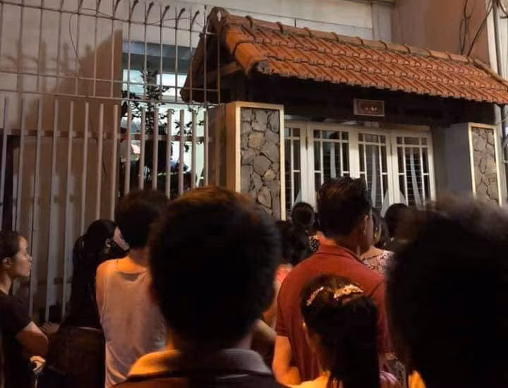 Ha Noi: Nam thanh nien xuong rua be chua bi ngat khi tu vong