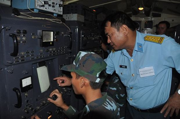 Diem mat quan Viet bi Dinh Ngoc He loi keo sa nga, boc lich-Hinh-3