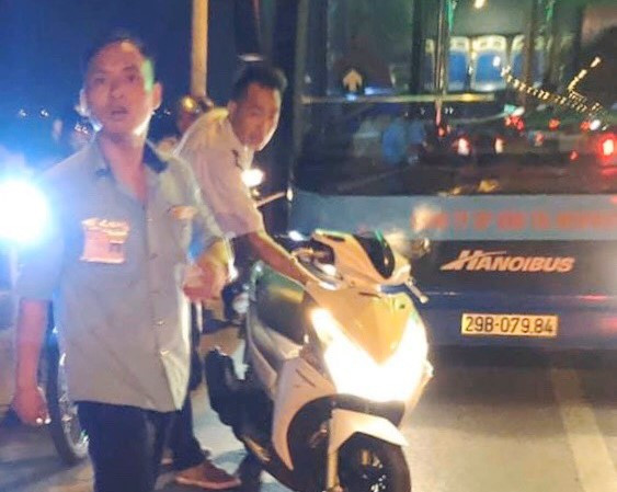 Tai xe xe khach danh nguoi nhu con do - So GTVT xu ly the nao?