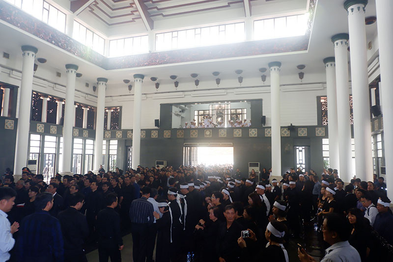 Các Ủy viên gồm: Thứ trưởng Bộ GD-ĐT Nguyễn Văn Phúc; Chủ tịch Công đoàn Giáo dục Việt Nam Vũ Minh Đức; Vụ trưởng Vụ Tổ chức cán bộ Lê Thị Thanh Nhàn; Phó Vụ trưởng Vụ Giáo dục Tiểu học Trịnh Hoài Thu; Chánh Văn phòng Bộ GD-ĐT Nguyễn Viết Lộc; Vụ trưởng Vụ Giáo dục Đại học Nguyễn Thị Kim Phụng;