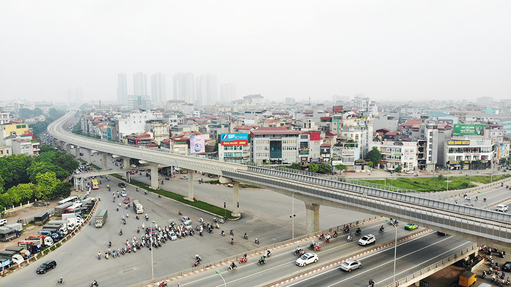 Dự án đường sắt đô thị Nhổn-ga Hà Nội dài 12,5km, gồm 8,5km trên cao và 4km đi ngầm đi qua quận Bắc Từ Liêm, Nam Từ Liêm, Cầu Giấy, Ba Đình, Đống Đa, Hoàn Kiếm. (Ảnh: Người Đồng Hành).