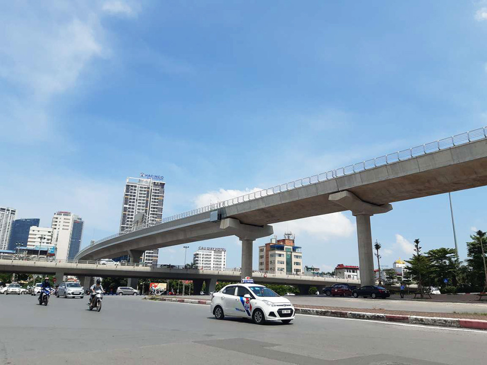 Nếu như trước đó, thời gian được khởi công từ tháng 9/2010 và dự kiến hoàn thành vào tháng 9/2017, thì với điều chỉnh này, dự án được thực hiện từ năm 2009-2022 trong đó đưa vào khai thác vận hành đoạn trên cao vào tháng 4/2021, vận hành toàn tuyến vào tháng 12/2022. (Ảnh: Người Đồng Hành).