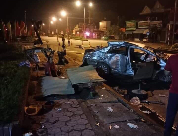 Video canh xe khach tong mop dau o to khien 3 nguoi chet o Nghe An