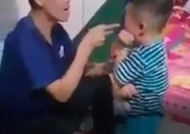 Facebooker Dam Vinh Hung kich dong vu “bo danh con” bi xu ly hinh su hay hanh chinh?