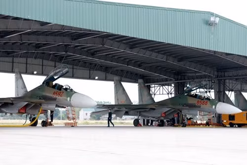 Đây là lực lượng có nhiệm vụ bảo đảm máy bay có đủ số lượng và chất lượng tốt nhất phục vụ ban bay.