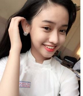 Hot girl Midu bat ngo len tieng giua lum xum-Hinh-3