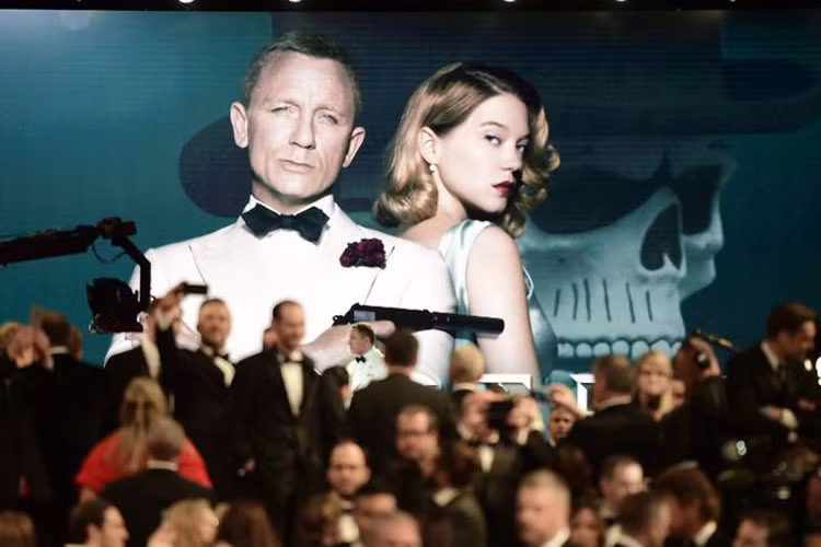 Dan sao Diep vien 007 rang ro tren tham do