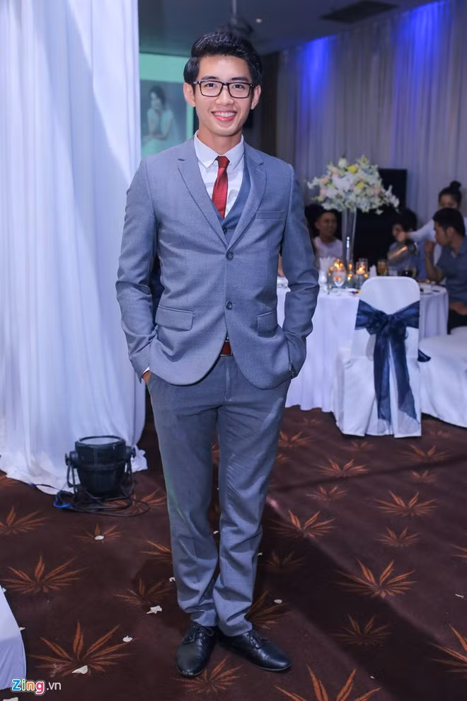 Á quân Thử thách cùng bước nhảy - Quang Đăng - diện vest lịch thiệp.