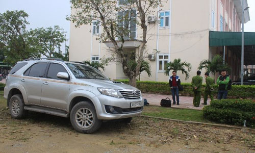 Va cham, GD DN lai xe bo tron, rut sung thi uy