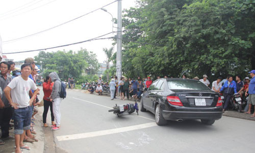 Lực lượng chức năng dựng lại hiện trường vụ tai nạn vào sáng 23-10 - Ảnh: N.K.