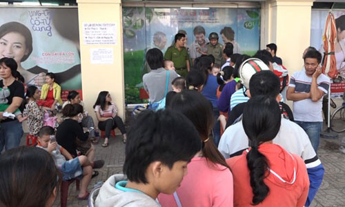 TPHCM ra chi dao “nong hoi”: Cam xep hang cho tiem vaccine