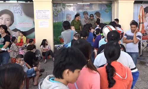 TPHCM ra chi dao “nong hoi”: Cam xep hang cho tiem vaccine