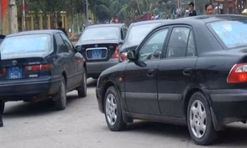 Moi nam ton 1.300 ty nuoi xe cong cho can bo