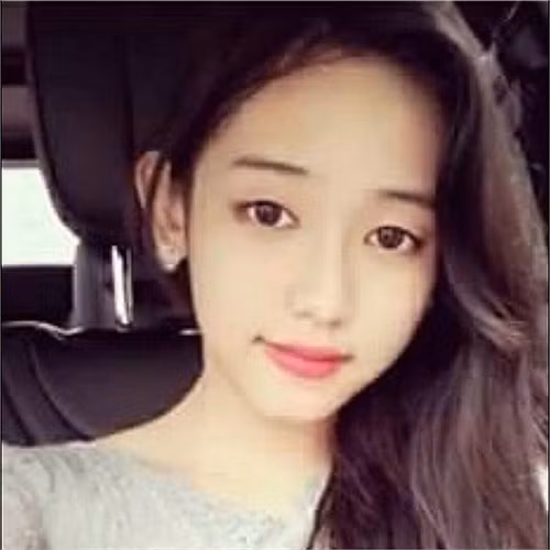 Dù mang tiếng là người thứ ba nhưng dư luận đều thấy Thúy Vi đáng thương hơn đáng trách bởi cô còn quá trẻ và dễ bị vật chất cám dỗ để sa vào những mối quan hệ không đúng đắn.