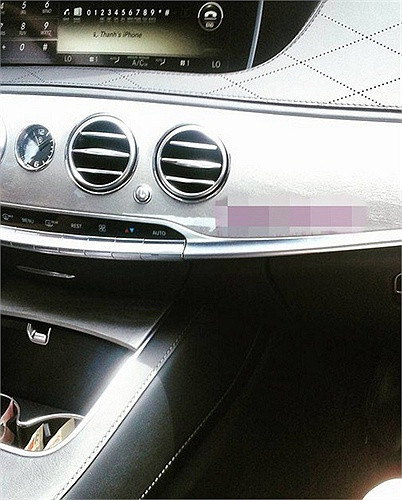 Trùng khớp với nội thất bên trong chiếc xe của Phan Thành.