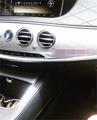 Trùng khớp với nội thất bên trong chiếc xe của Phan Thành.