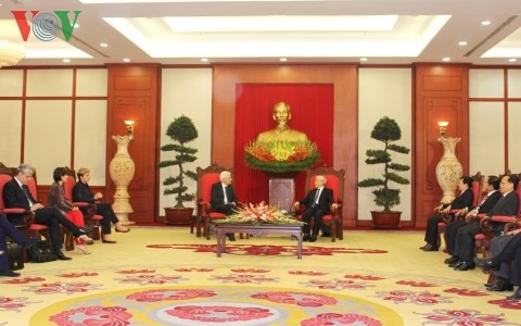 Tổng Bí thư Nguyễn Phú Trọng (phải) hội đàm với Tổng thống Italy Sergio Mattarella.