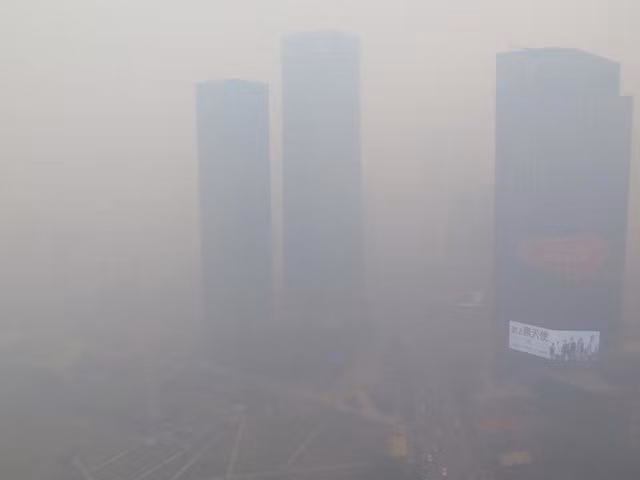 TQ: Deo mat na phong doc ra duong vi qua bui bam-Hinh-2