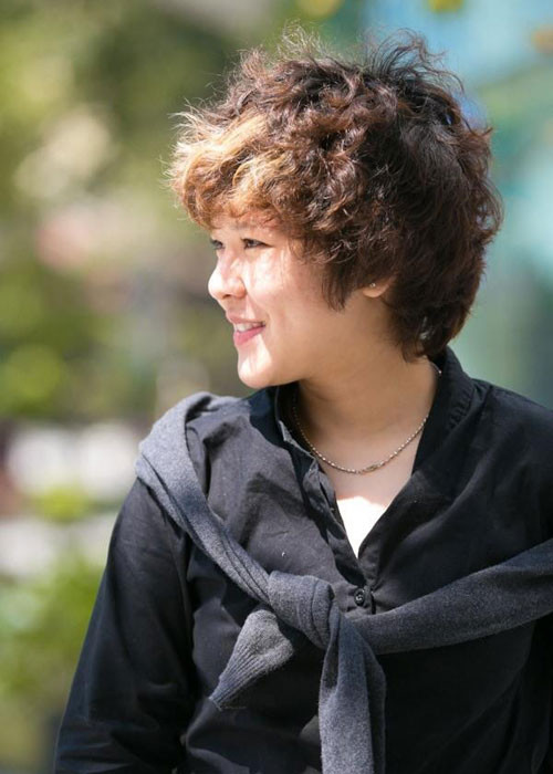 Ai Phuong mang Toi thay hoa vang tren co xanh den BHYT-Hinh-2