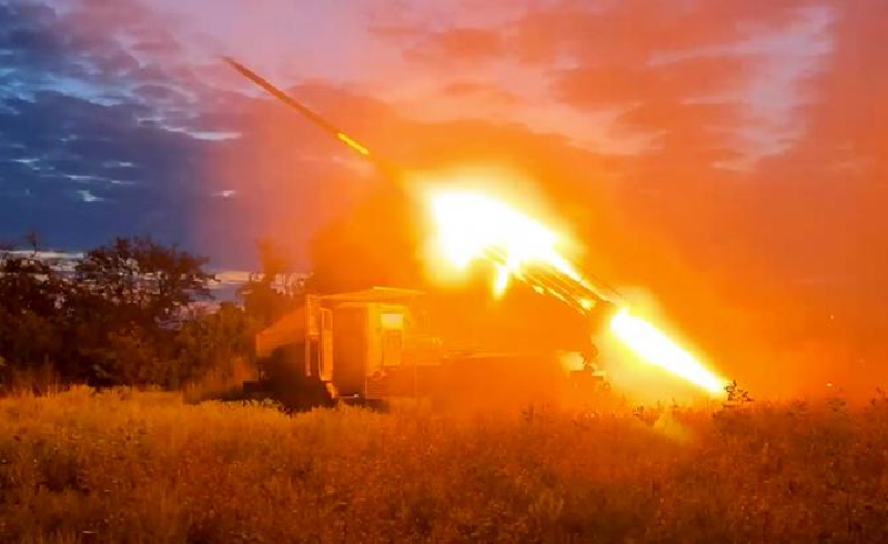 Trong khi đó, Phó Thư ký Báo chí Lầu Năm Góc Sabrina Singh mô tả cuộc tấn công là “phù hợp” với chính sách của Washington về việc Ukraine sử dụng vũ khí do Mỹ cung cấp để tự vệ. EU cũng gọi hoạt động này là phòng thủ hợp pháp. Ảnh: AP.