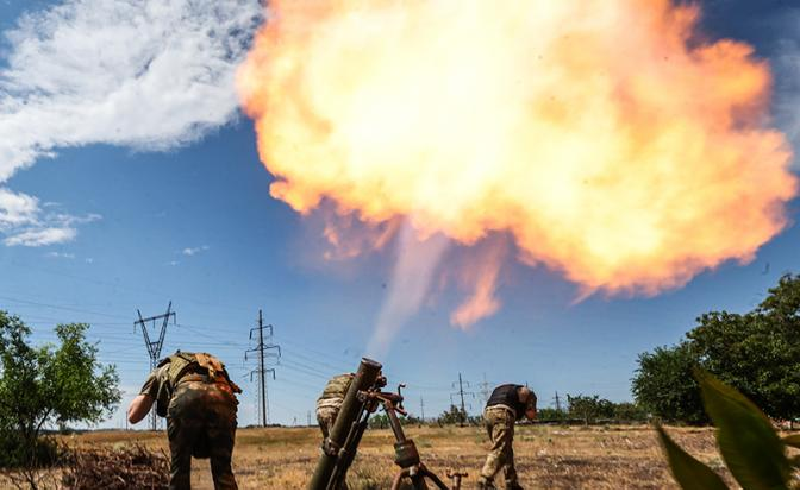 Đồng thời, ông không hiểu chính quyền Ukraine đang trông cậy vào điều gì, cho rằng việc đột phá vào khu vực Kursk được cho là sẽ “cải thiện vị thế đàm phán”, đặc biệt khi xét đến sức mạnh của nhóm tấn công, chiến thuật của nhóm này và việc thiếu lực lượng yểm trợ trên không. Ảnh: TASS.