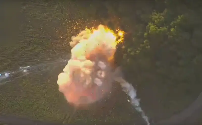 Nhà sử gia quân sự tóm tắt: “Tấn công vào một không gian thưa thớt quân đội để sử dụng các bức ảnh và vị trí địa lý nhằm cho thấy sự hiện diện của bạn được cho là ở khắp mọi nơi là một chiến thuật thú vị, được thiết kế cho một hình ảnh truyền thông, nhưng kỳ lạ”. Ảnh: Top War.