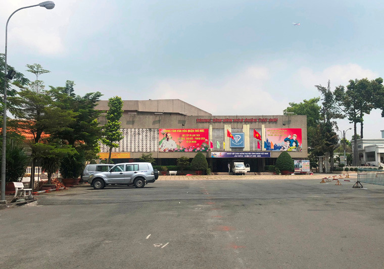 Gần 20 năm qua, người dân phía Đông TP HCM (quận 2, 9, Thủ Đức) và vùng giáp ranh các tỉnh Bình Dương, Đồng Nai… đã quá quen thuộc với trụ sở Trung tâm Văn hóa quận Thủ Đức nằm ở khu đất rộng lớn, “đắc địa” bậc nhất khu vực trên đường Võ Văn Ngân (phường Linh Chiểu, quận Thủ Đức).