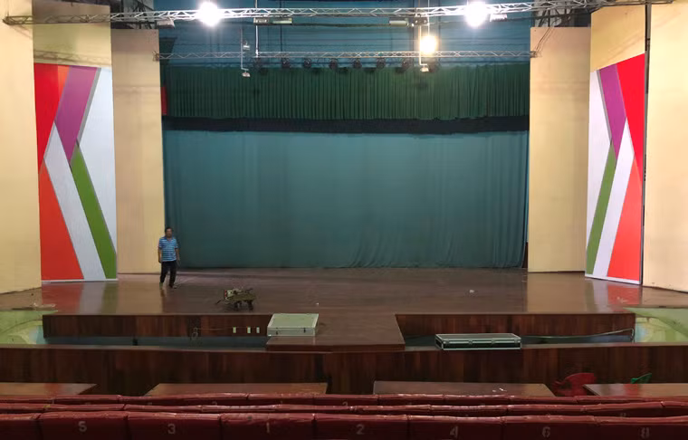 "Tôi là giám đốc Nhà hát này vào năm 1990. Đến đầu tháng 7/1991 thì Nhà hát này được sáp nhập vào Nhà văn hóa, trở thành Trung tâm Văn hóa quận Thủ Đức cho đến ngày nay”, ông Tỷ thông tin.