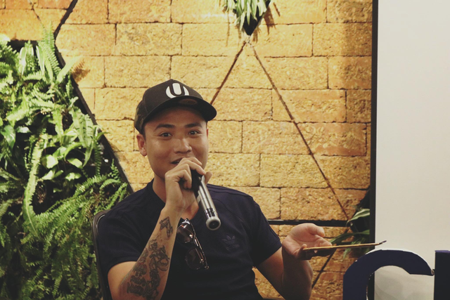 Chính lối diễn xuất tự nhiên, giọng nói mang đậm tính chất vùng miền mà nhiều người nhận xét “nhà quê một cục” lại trở thành thương hiệu của Tuấn khiến các video cực kì hút khách. 