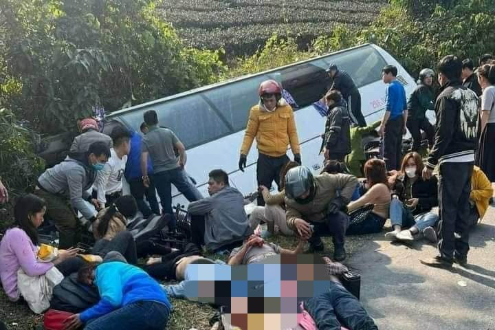 Phu Tho: Mo cuu thai nhi 8 thang sau tai nan lat xe khach