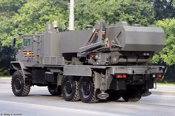 "Họ cũng có thể nói về tàu ngầm diesel, máy bay chiến đấu và hệ thống pháo binh của chúng tôi. Đây không phải là một cuộc trò chuyện nghiêm túc", ấn phẩm thông tin Nga NewInform trích dẫn tuyên bố của ông Viktor Barantz.